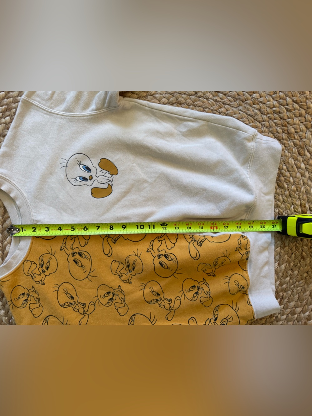 Looney Tunes Tweety Bird Colorblock Crewneck Sweatshirt Women’s Small - Picture 6 of 6